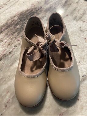 Capezio Girls' Mary Jane Ballet Shoes in Taupe